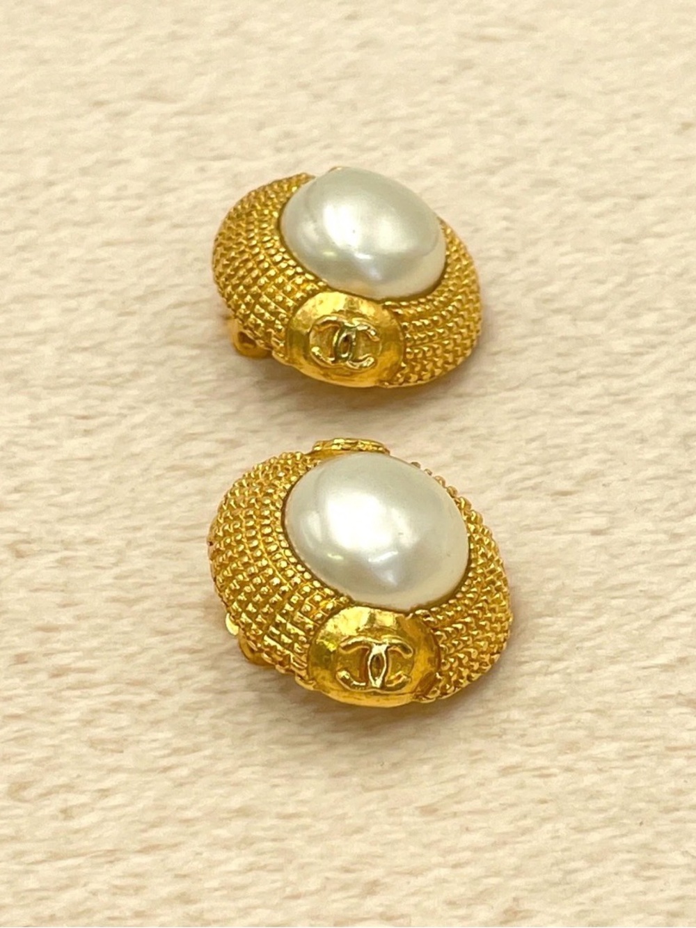 CHANEL Gold & CoCo Pearl Round GP Clip-On Earrings W/Chanel Box -EUC - Picture 8 of 15